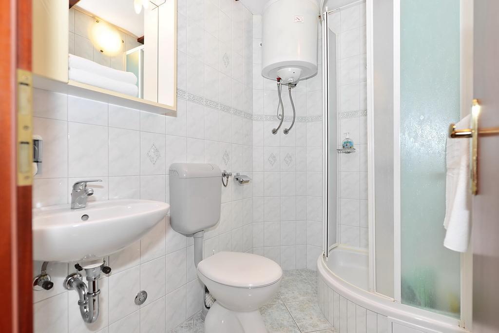 Apartments Mirabella Омиш Номер фото