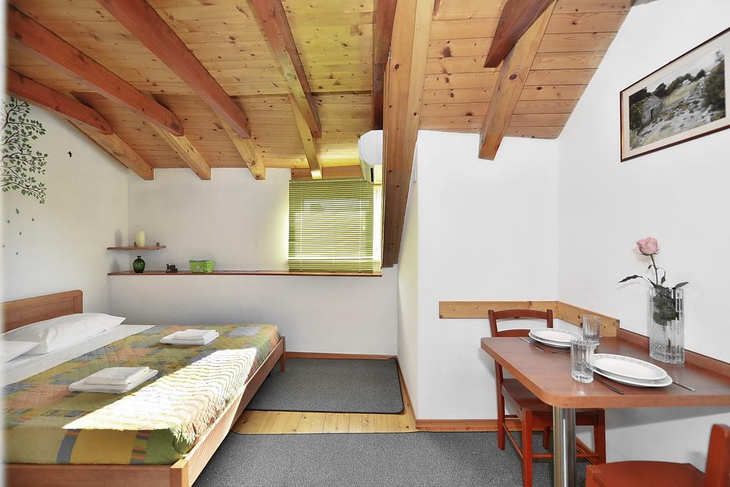 Apartments Mirabella Омиш Экстерьер фото