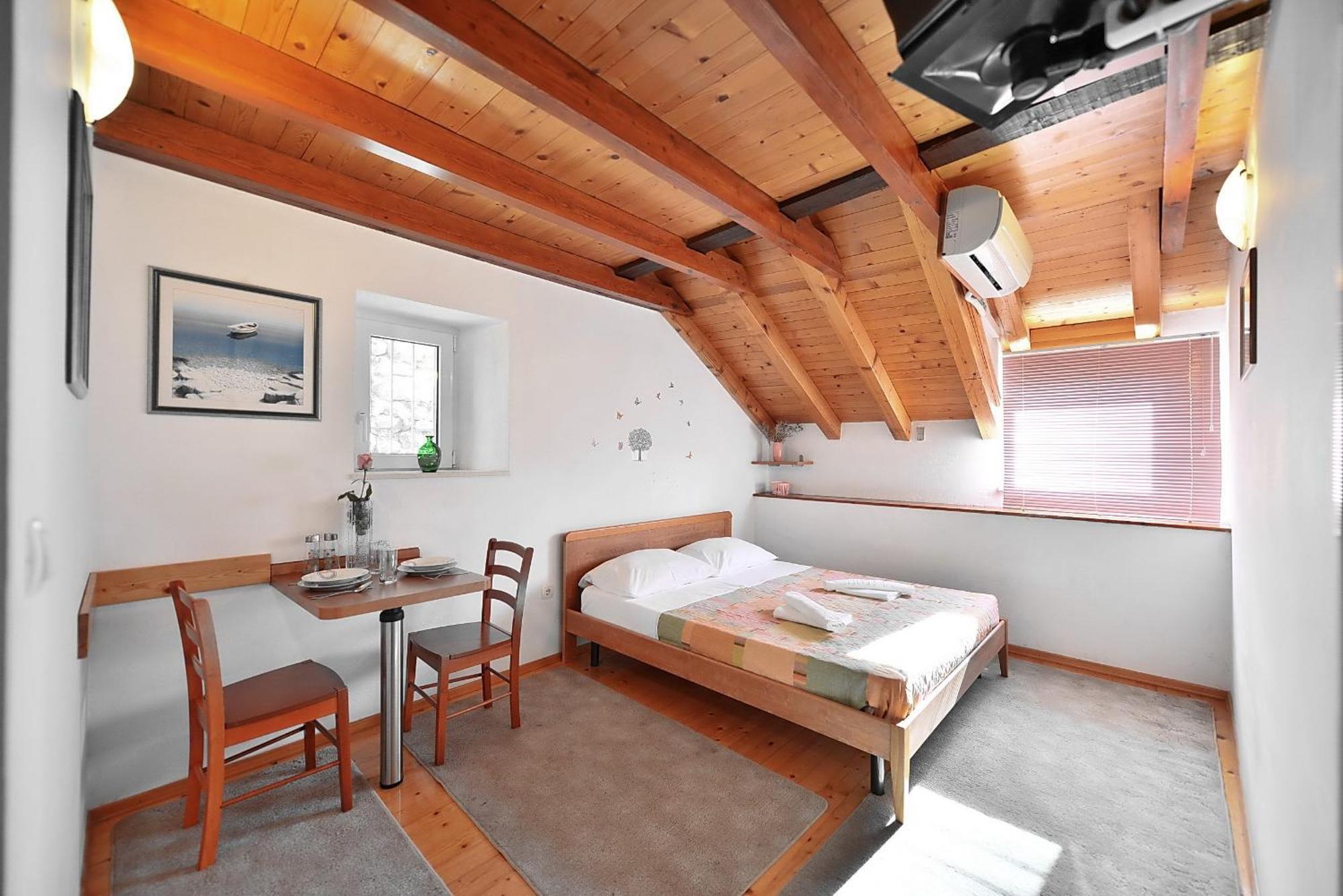 Apartments Mirabella Омиш Экстерьер фото