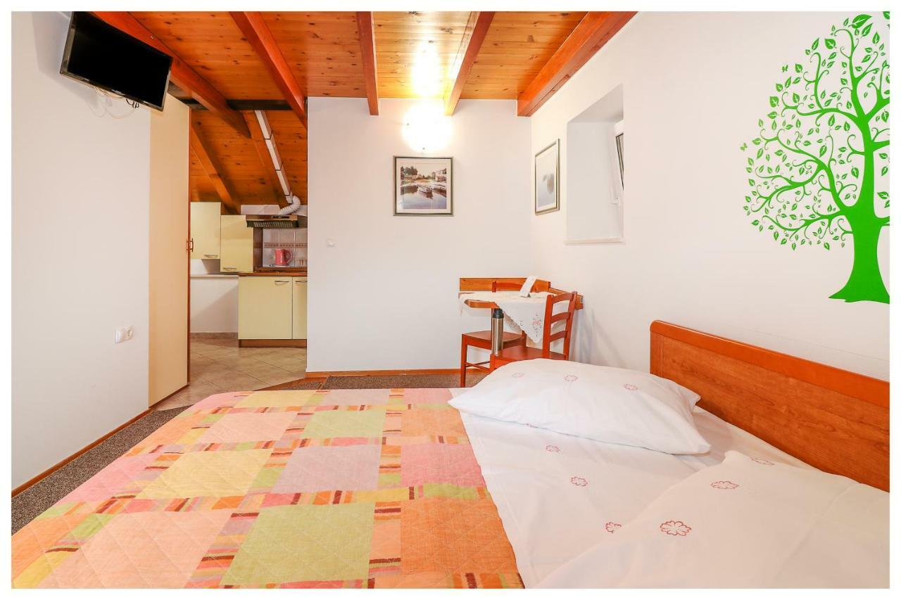 Apartments Mirabella Омиш Экстерьер фото