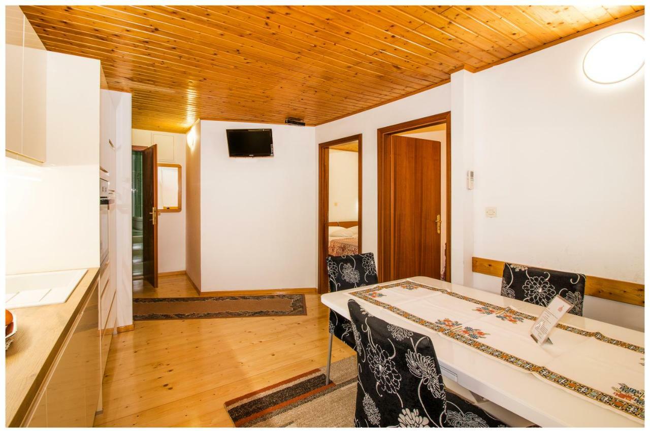 Apartments Mirabella Омиш Экстерьер фото