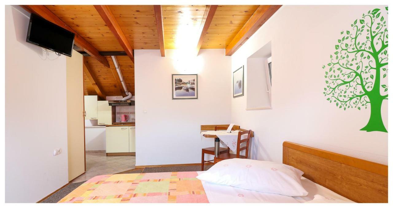 Apartments Mirabella Омиш Экстерьер фото